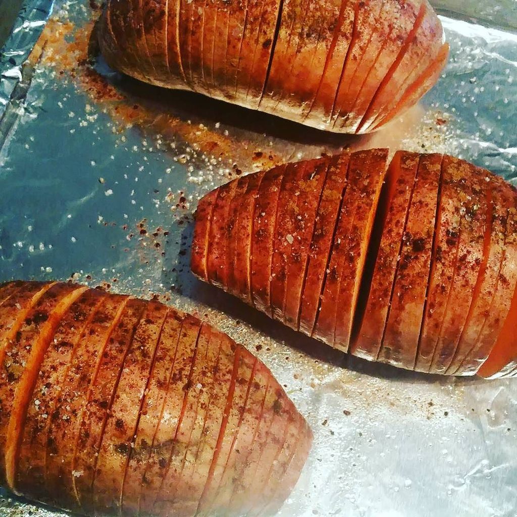 DaphneFLeblanc's tweet image. Getting the #sweetpotatoes ready.
#missingmyson #thanksgiving #familymeals #homecooking ift.tt/2gk6Qx0
