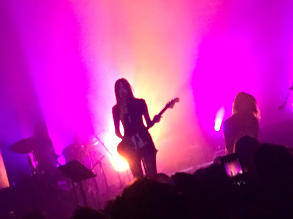 oracrest's tweet image. @_Warpaint got some great shots at the Austin show #silhouettes #ColorGradients