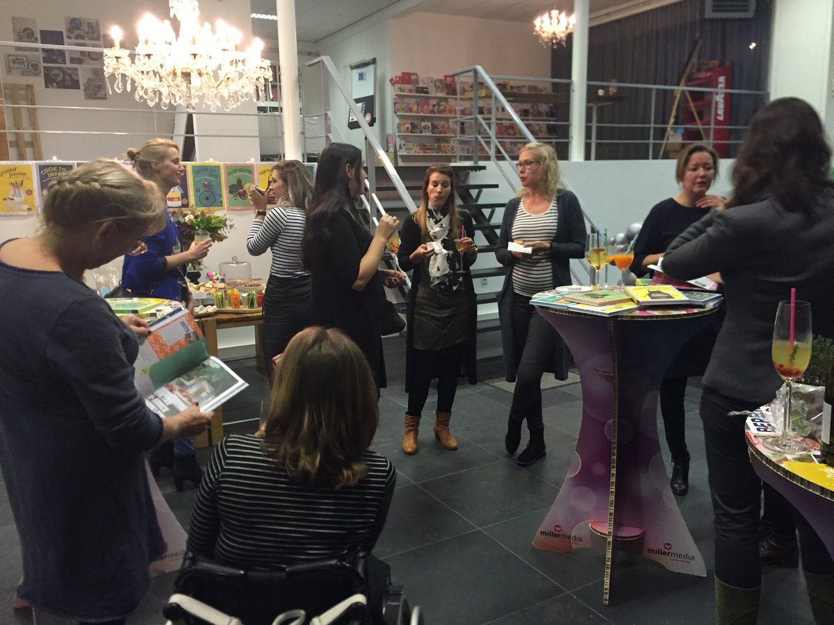 Gezellig! De bloggersborrel ter ere het verschijnen van onze nieuwe kookboeken is van start gegaan :-)
