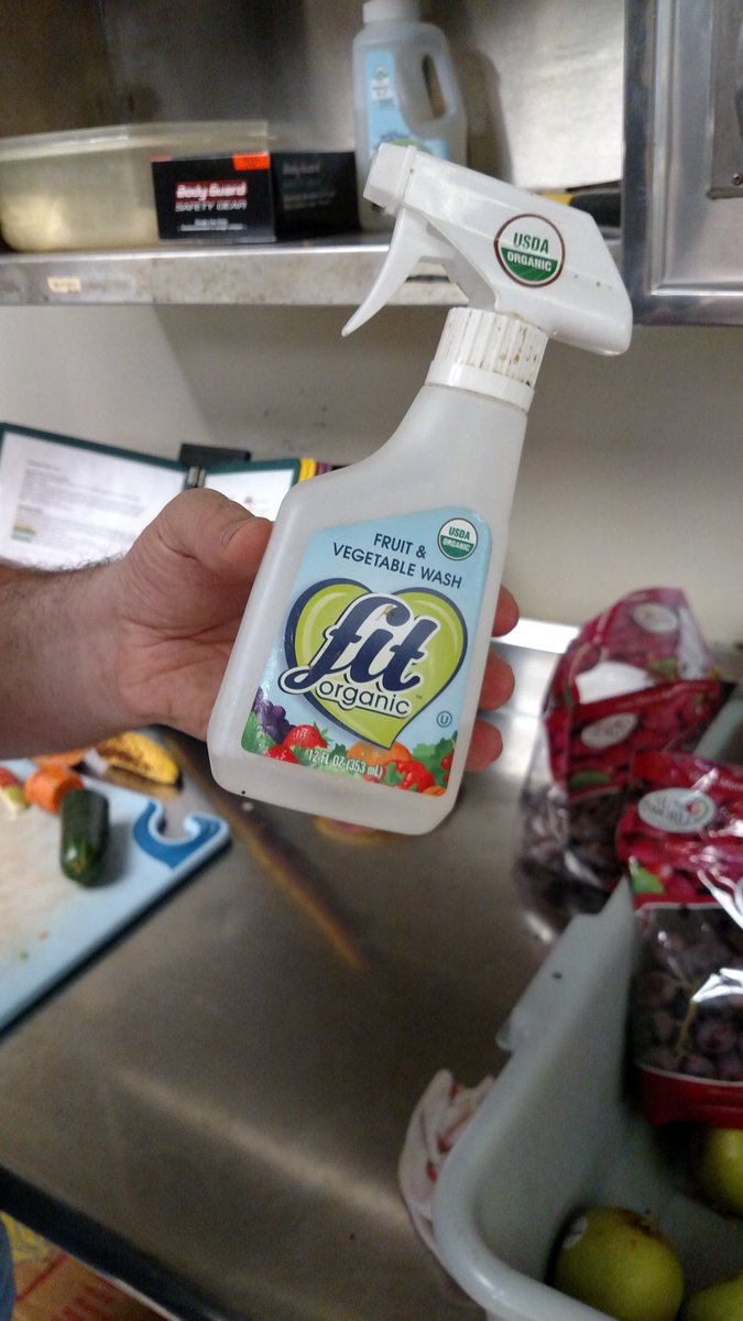 cityoftopeka's tweet image. Another #funfact from #zoothanksgiving, we have to use veggie wash on the produce for our bug zoo to wash off the pesticides