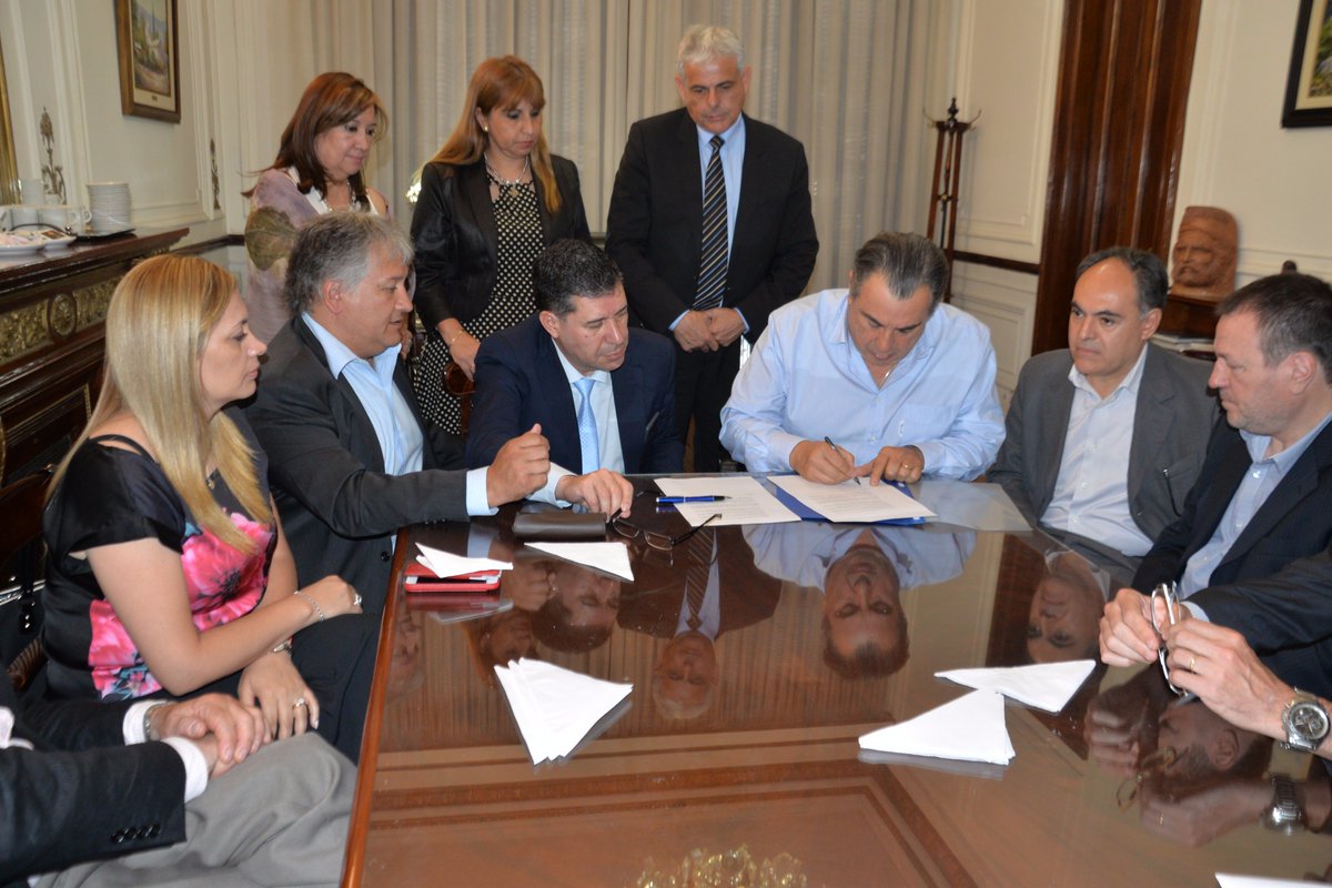 SergioGCasas's tweet photo. Logramos acordar por medio de convenio, con las #Industrias radicadas en #LaRioja, que no habrá DESPIDOS por un plazo de 180 días. https://t.co/HdXoNSd3yo