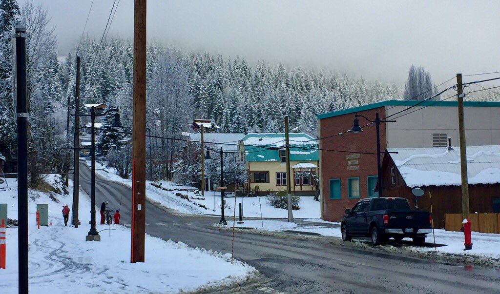 afsoutdoors's tweet photo. When they say it's a mountain town.... #Rossland #RedMt #BigRedCats https://t.co/mm1tFcgQjT