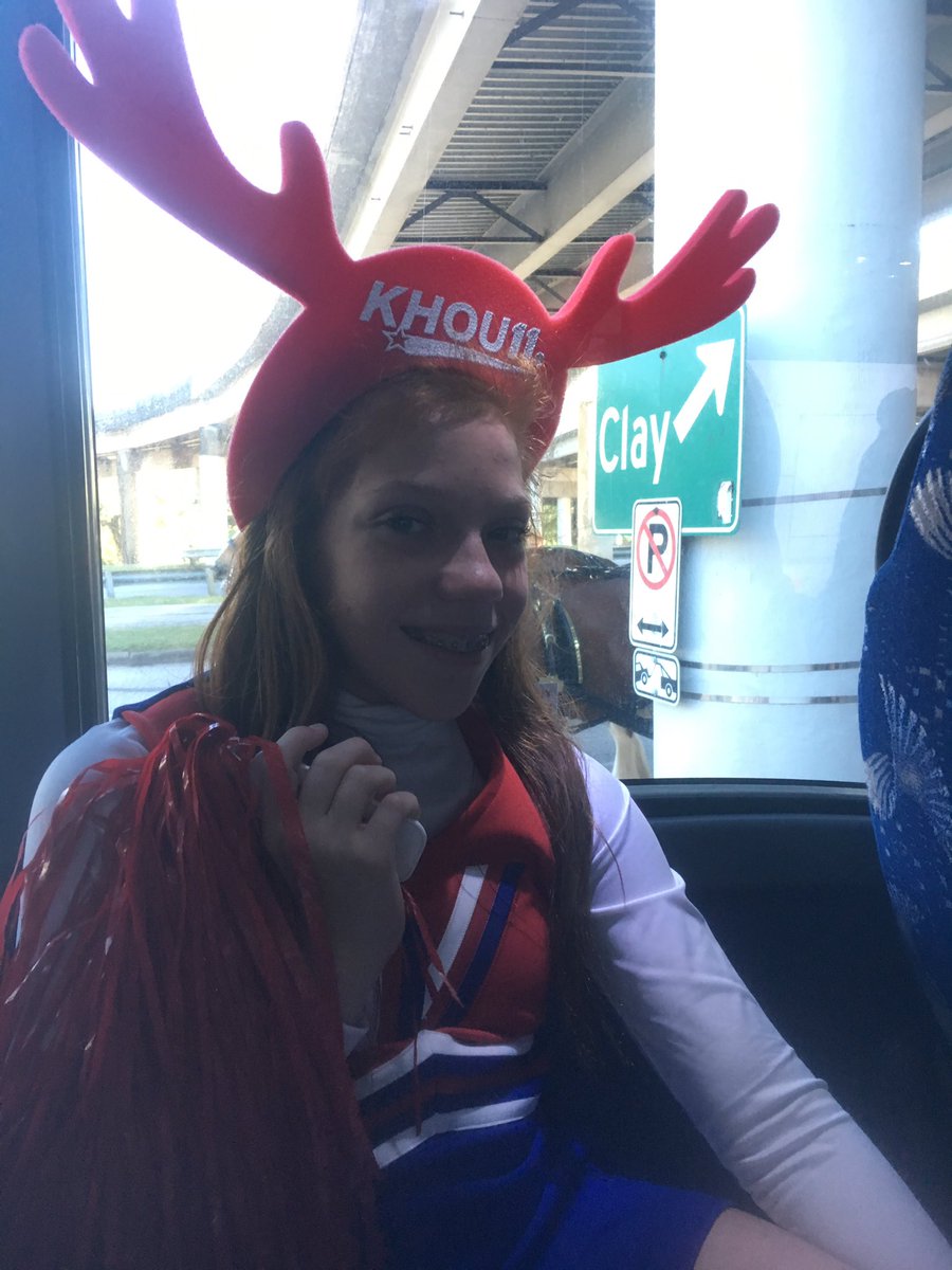 mama_zipes's tweet photo. Houston Parade! #VarsityHouston https://t.co/x8VcrInOLx