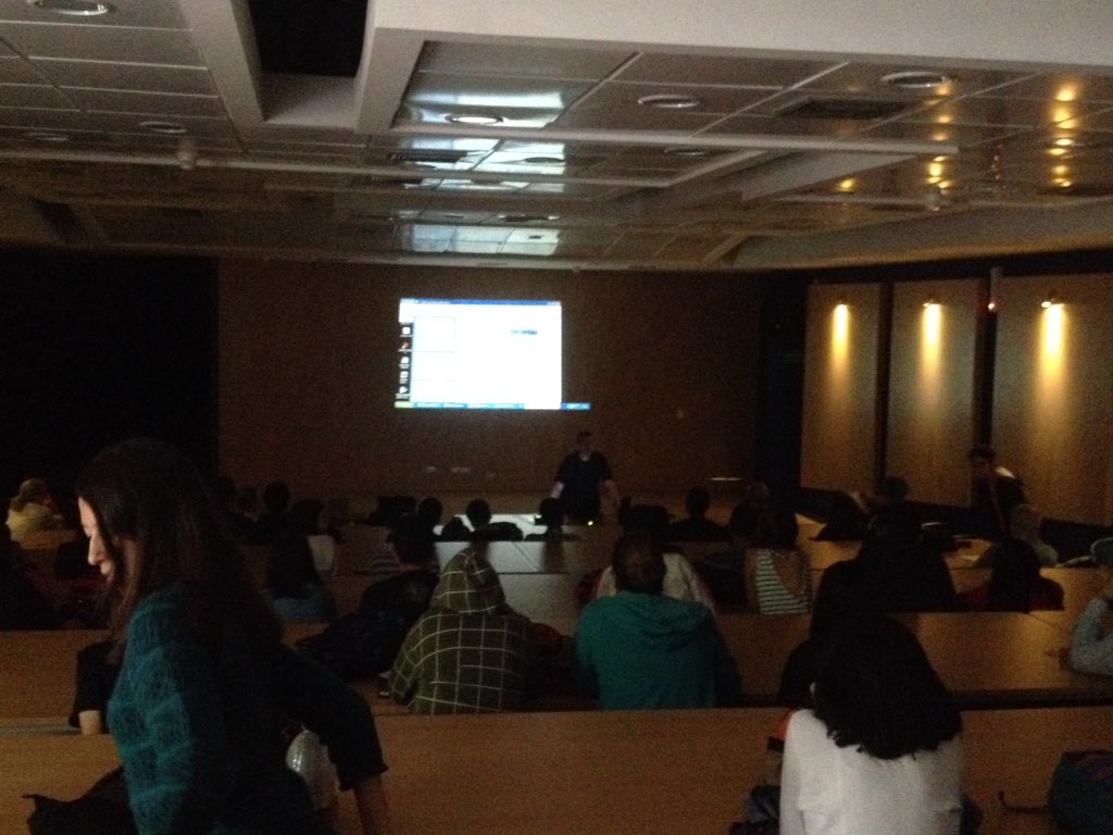 victordlcasas's tweet photo. Lleno el Auditorio Guido Arnal Arroyo en la ponencia de @VIDAL_BIONIC "Maestros del Horror en la Literatura Norteamericana", un éxito.#UCAB https://t.co/Jtvs8G3aKU