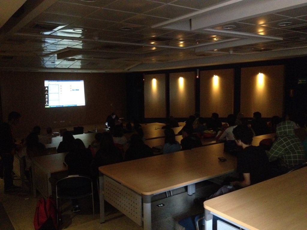 victordlcasas's tweet photo. Lleno el Auditorio Guido Arnal Arroyo en la ponencia de @VIDAL_BIONIC "Maestros del Horror en la Literatura Norteamericana", un éxito.#UCAB https://t.co/Jtvs8G3aKU