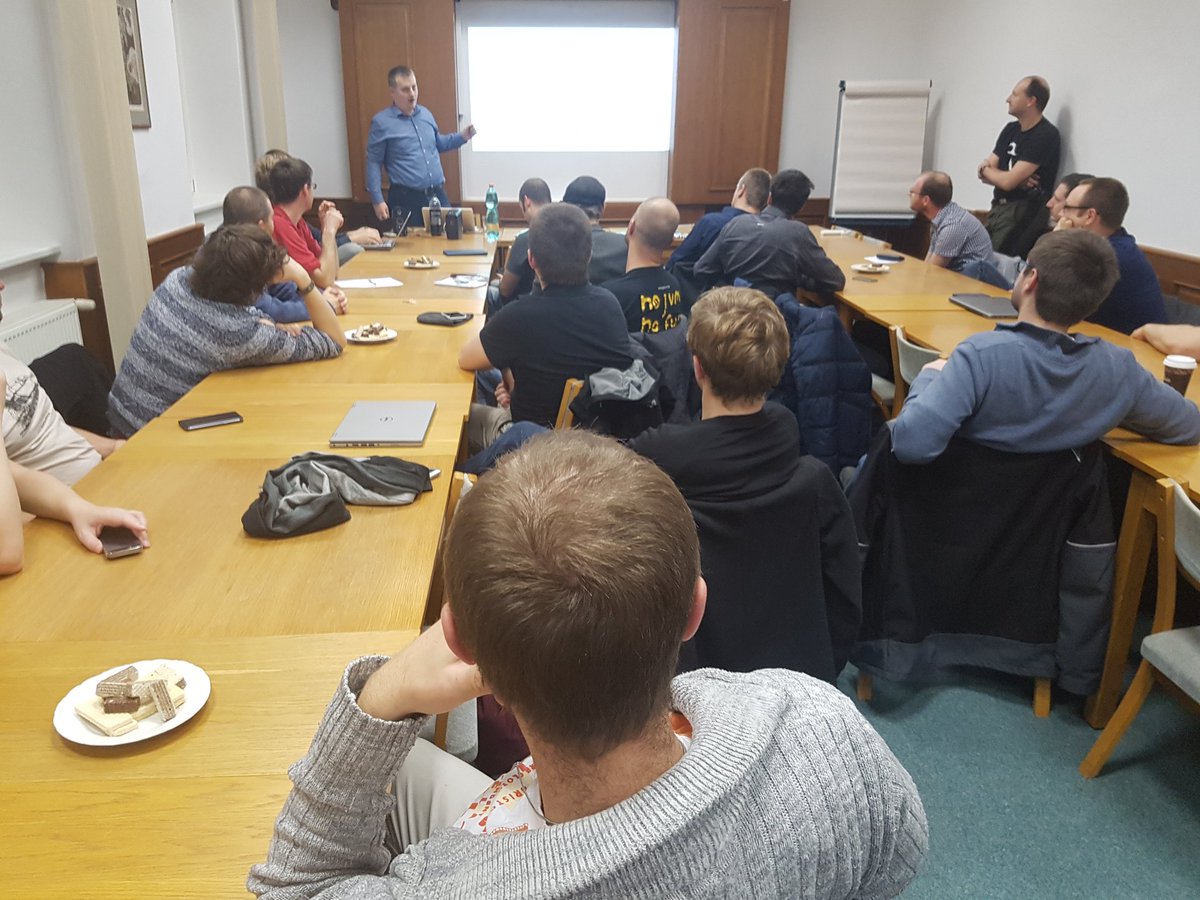 AntoninPribyl's tweet image. Dnes na #VŠPJ přednáška @GDGJihlava o #docker od @damovsky . Na úvod malá reklama na #Zonky , které taky frčí na #Docker ...