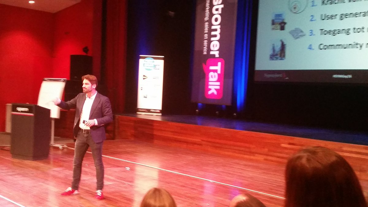 SandraPolman's tweet photo. @gheijkoop heerlijk energieke afsluitende keynote! #dimday16 Red sneakers zijn gespot. https://t.co/DSokTGUj5c