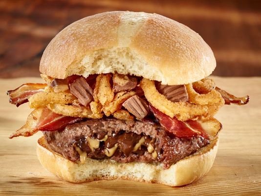 ignite_TeaTime's tweet photo. Last week it was the Nutella Burger this week it's the Reese PBC Burger. Thoughts? @IgniteRadio1 @Ignite_Scottie @AlexaChavez_7 https://t.co/QeKK3Q8m9T