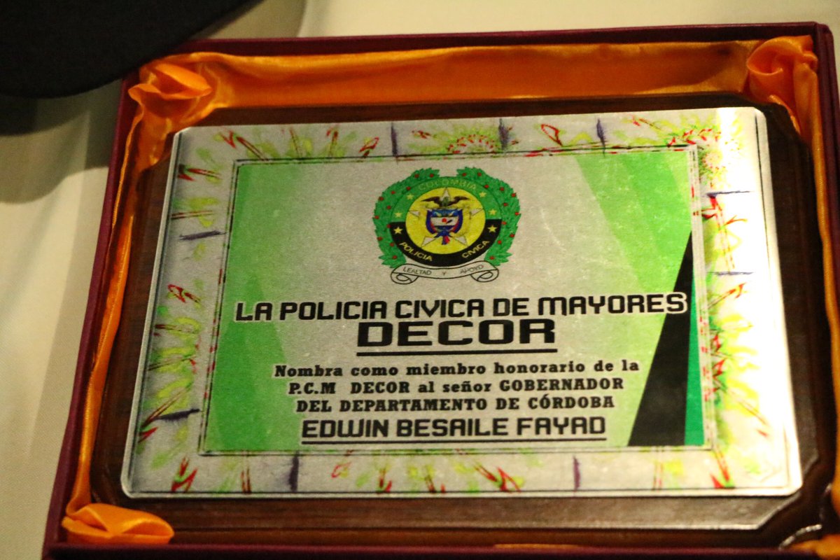 EdwinBesaile's tweet photo. Gracias a @PoliciaDECOR por este reconocimiento. Cuentan con mi total respaldo para seguir velando por la seguridad de los Cordobeses. https://t.co/gEIGSTw2AG