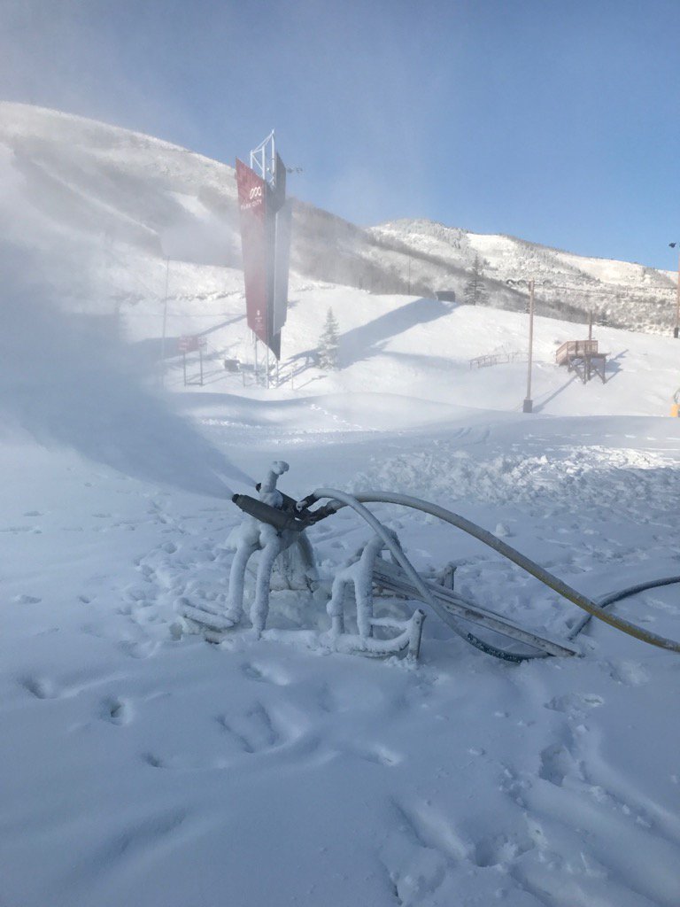 BSuhadolc's tweet photo. Snowmaking in full force this morning. https://t.co/KY9koRPx6V