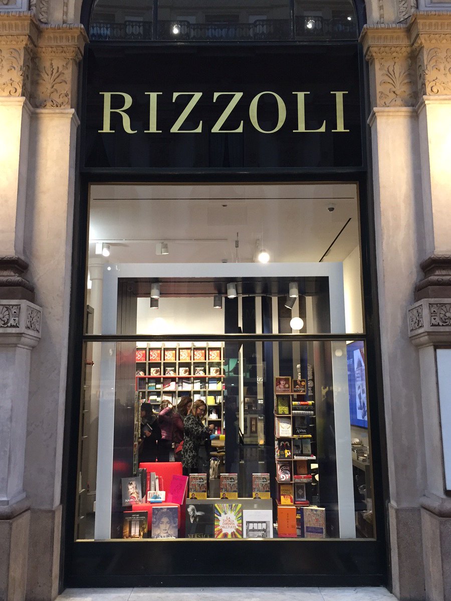 marcellojori's tweet photo. La Storia Dipinta dell'Arte alla libreria @RizzoliGalleria #arthistory #bookrelease #lastoriadipintadellarte #Rizzoli https://t.co/omrr0MuRkH