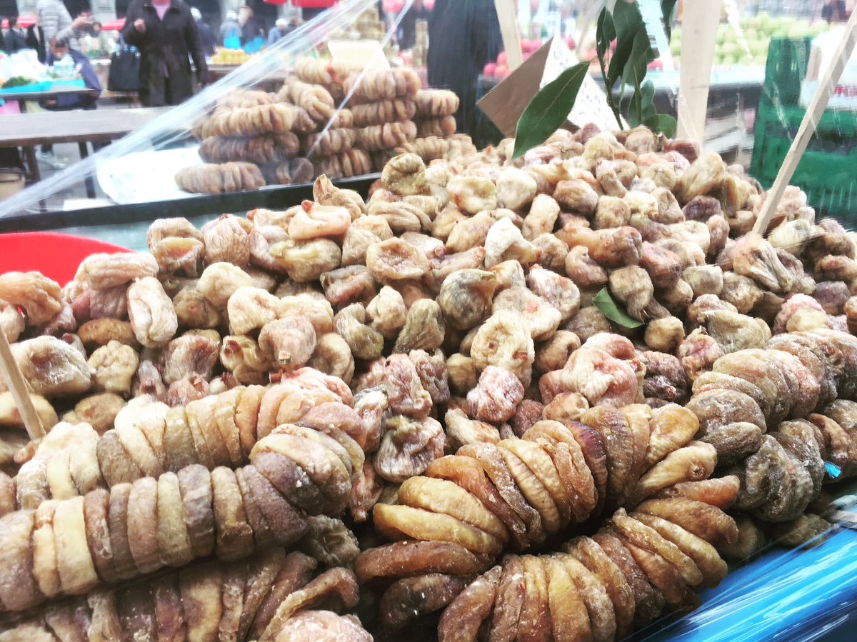 JustZagreb's tweet photo. Taste of #Zagreb @ Dolac #market https://t.co/nw5PEgnKUv