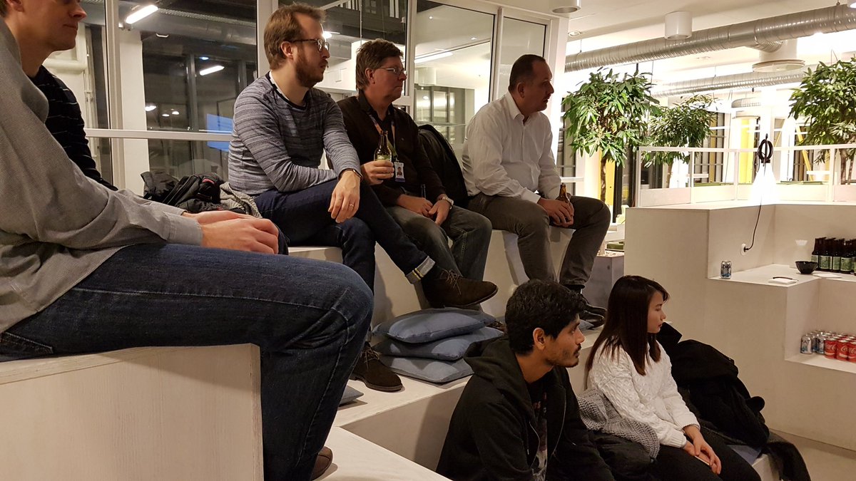 javaforum's tweet image. Oscar Nihlgård giving an introduction to Big Data #javaforum Malmö