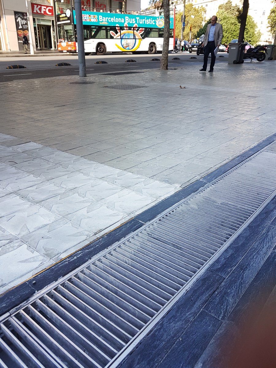 CAINOXBadalona's tweet photo. #canal #canalina y #sumideros #cainox para la #evacuación de aguas en diferentes zonas del #proyecto de #viviendas Francesc Macià de #BCN https://t.co/qOJHCX8gQn