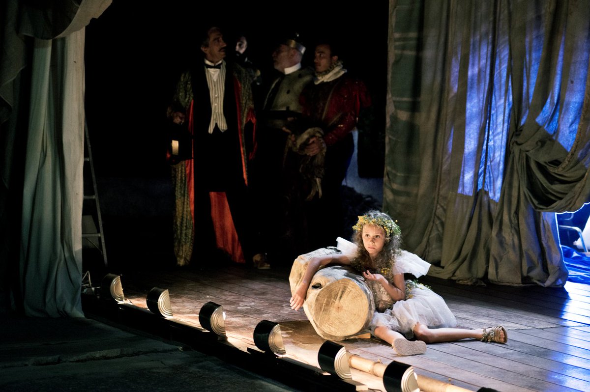 MicrocinemaIt's tweet photo. Fra le righe di #Shakespeare e #EduardoDeFilippo a #teatro passando per il #cinema #LaStoffaDeiSogni #1dic #ComeDiventareGrandi https://t.co/qkDa3GtJZK