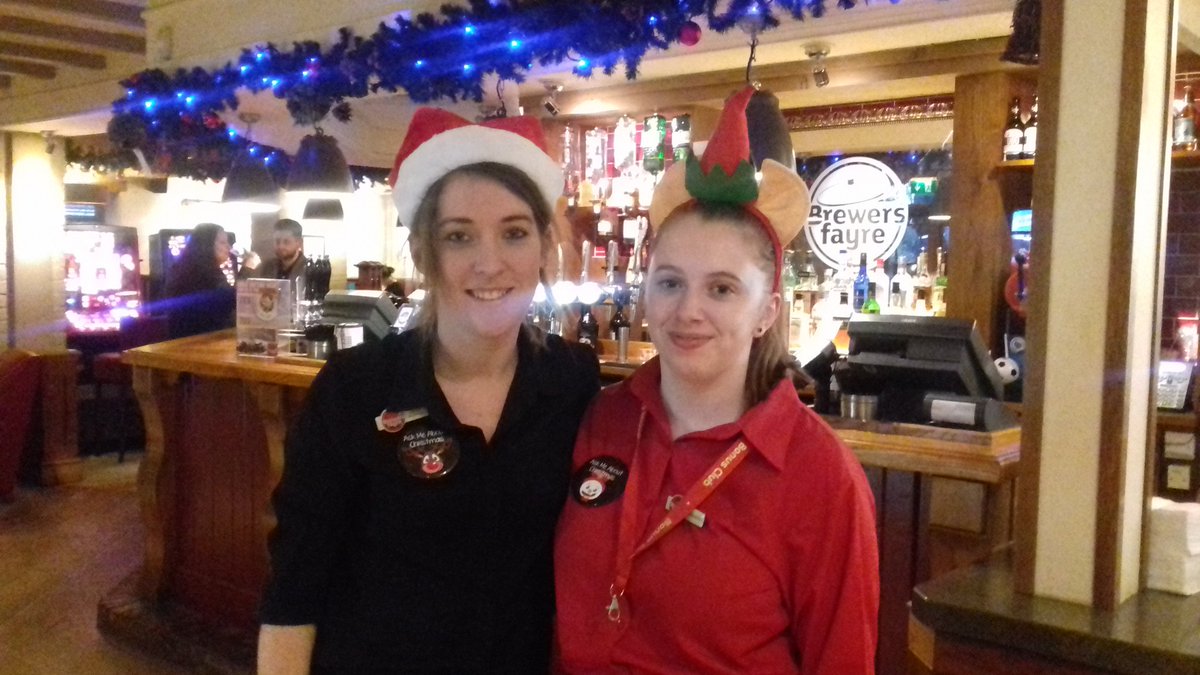 m3lissa1087's tweet photo. Feeling festive... Christmas is coming! #santahats #xmaspudding @SpencerGraydon @Jimbentley10 @WeAreSUGM @LauraDunelm https://t.co/KXxuX2mF2y