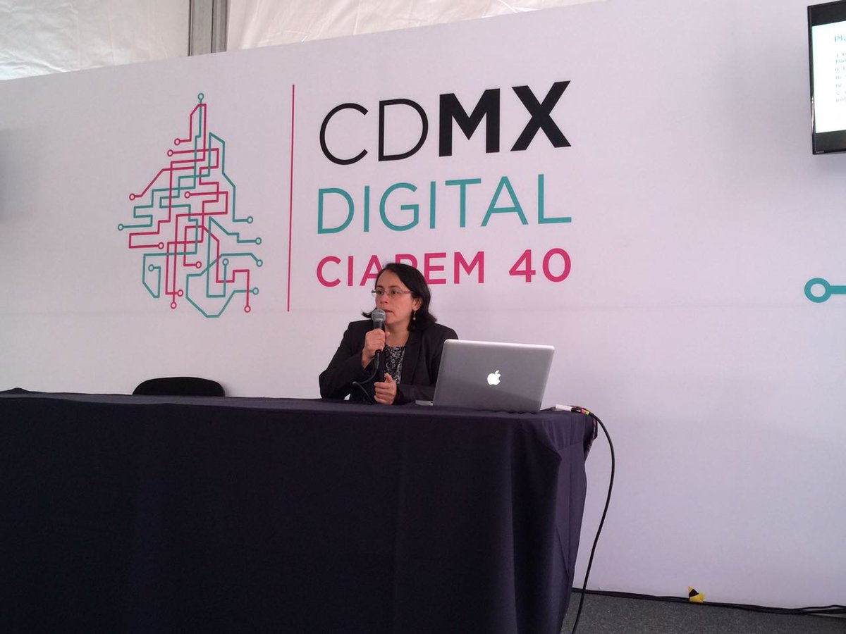 CDMXDigital_'s tweet photo. La Dra. Claudia García del @tecdemonterrey CCM presenta el proyecto "Tlalpan 3.0" en #CIAPEM40 #CDMXDigital https://t.co/V7fJTv9gGn