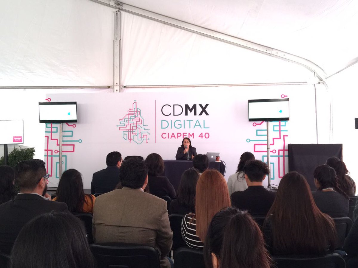 CDMXDigital_'s tweet photo. La Dra. Claudia García del @tecdemonterrey CCM presenta el proyecto "Tlalpan 3.0" en #CIAPEM40 #CDMXDigital https://t.co/V7fJTv9gGn