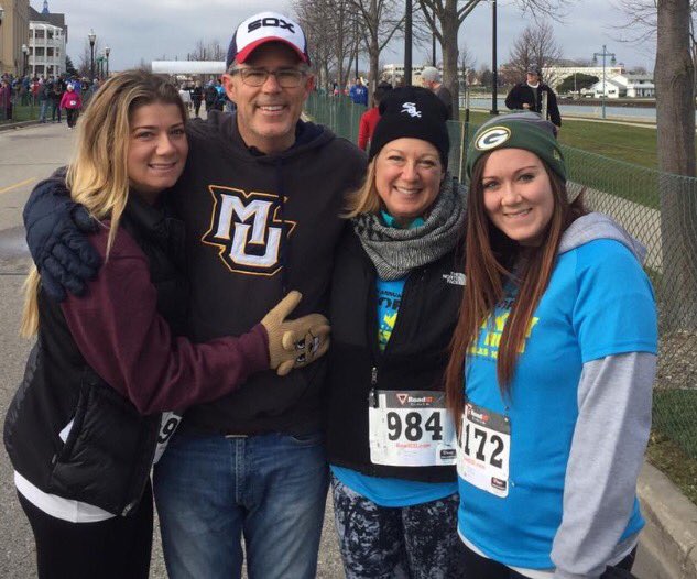 KNSportsEditor's tweet photo. Happy Thanksgiving from your friendly neighborhood SportsEditor and family! https://t.co/Aq5atKS2c2