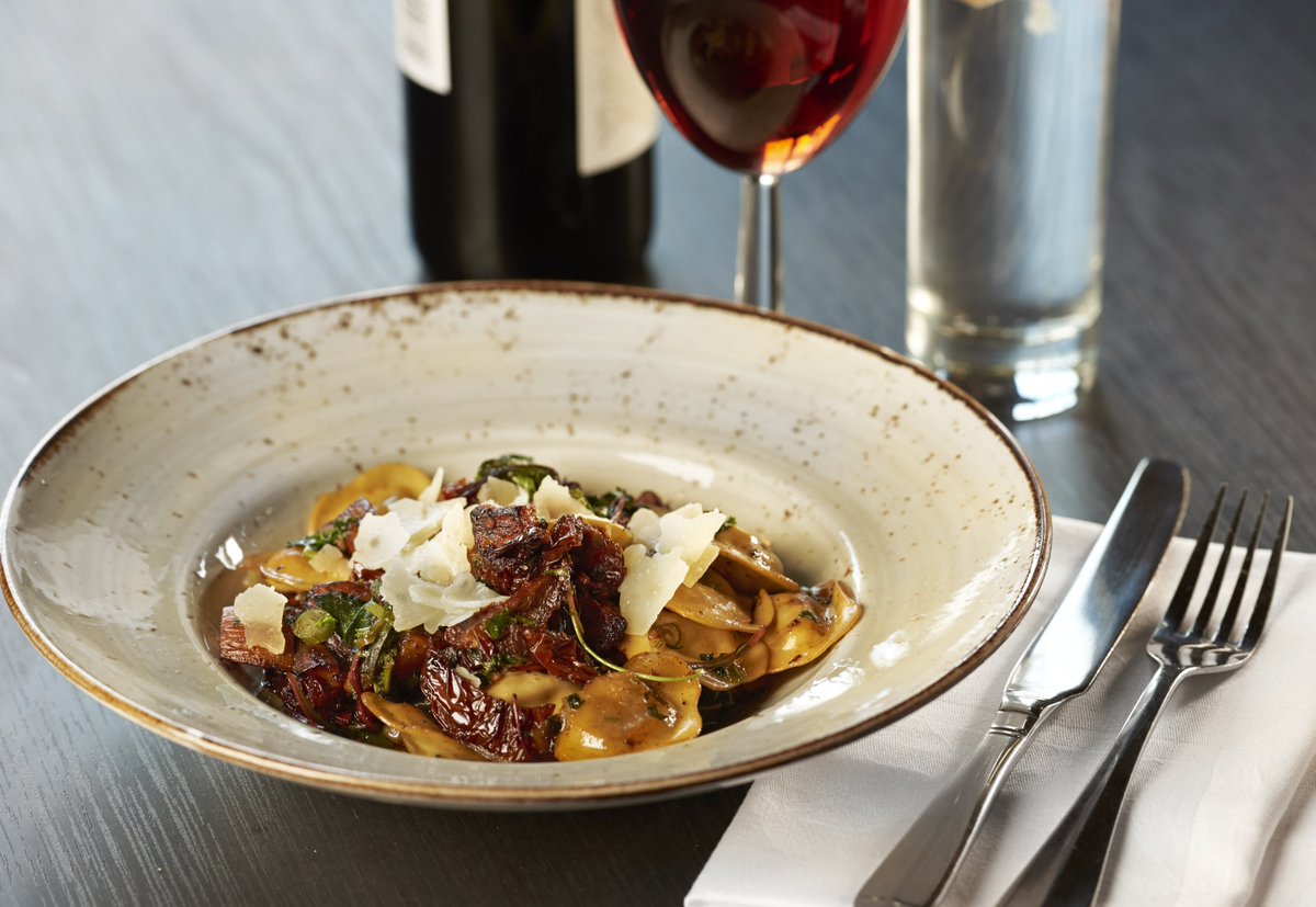 ColumbiaRest's tweet image. Mushroom ravioli with roasted red pepper, butternut squash &amp;amp; spinach in light cream sauce: tasty meal sorted!

#ColumbiaLondon #Dinner #SE16