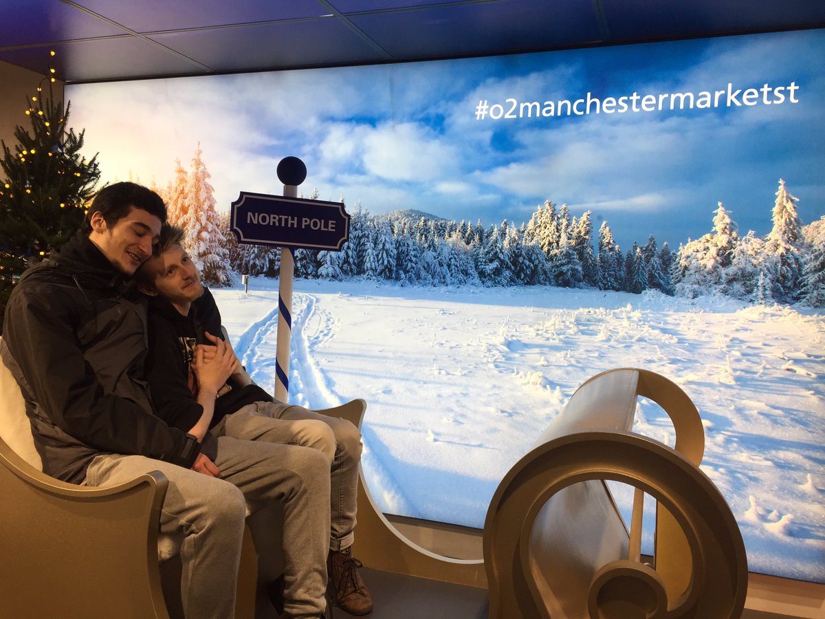 HINDL3Y's tweet image. #o2manchestermarketst      Love at first sight