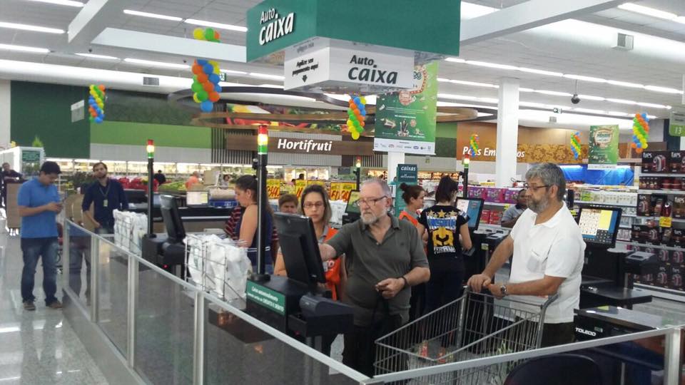 Visualmix's tweet photo. Parabéns Limeira!!! Mais uma loja #Enxuto com auto atendimento #SelfCheckout #VisualMix. Sucesso de rollout. Parabéns a todos!!! https://t.co/T9mkKGVAxn