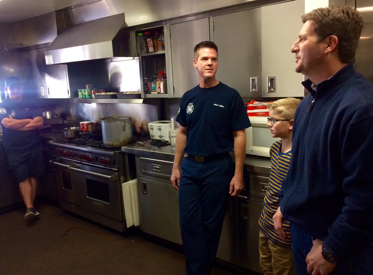 gregstantonaz's tweet photo. Tamale delivery at Phoenix Fire Station 22. Thank you to all our first responders who are keeping our community safe today. #Thanksgiving https://t.co/RUqUMs15Af