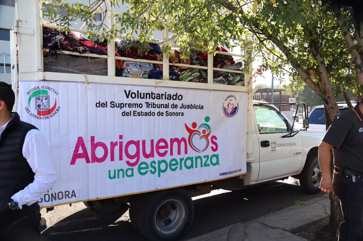 DIFSonora's tweet photo. Arrancamos la entrega de cobijas a los Voluntariados para abrigar a las familias más vulnerables en este invierno #AbriguemosUnaEsperanza https://t.co/1VvcRwsnQ6