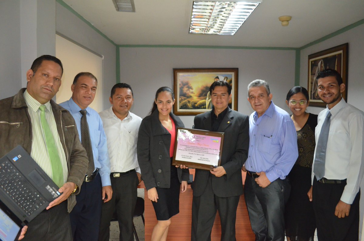 avoccidental's tweet photo. Por el apoyo en el programa #CercaDeTi2016 la @avoccidental hizo un reconocimiento a la Hna. Yuraima Murzi con afecto fraternal https://t.co/M5FTMh1UCu
