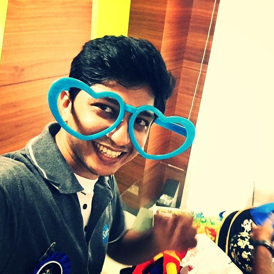 RV928's tweet image. #late night at office 
#fun
#SoftwebHackathon2016 
#SoftwebGreenlantern
#Teamsupport