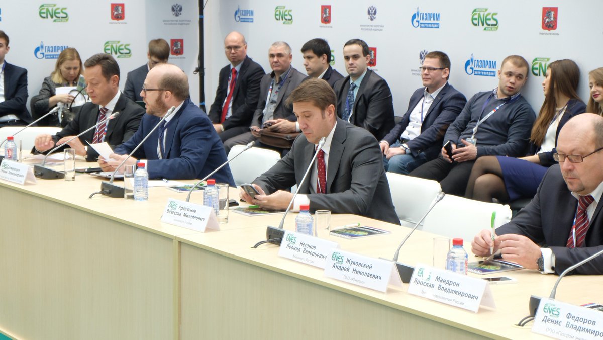 MinenergoGov's tweet photo. Вячеслав Кравченко выступил на панельной дискуссии в рамках #enes2016 https://t.co/v0HhwgzetE https://t.co/cdiFIKrGMA