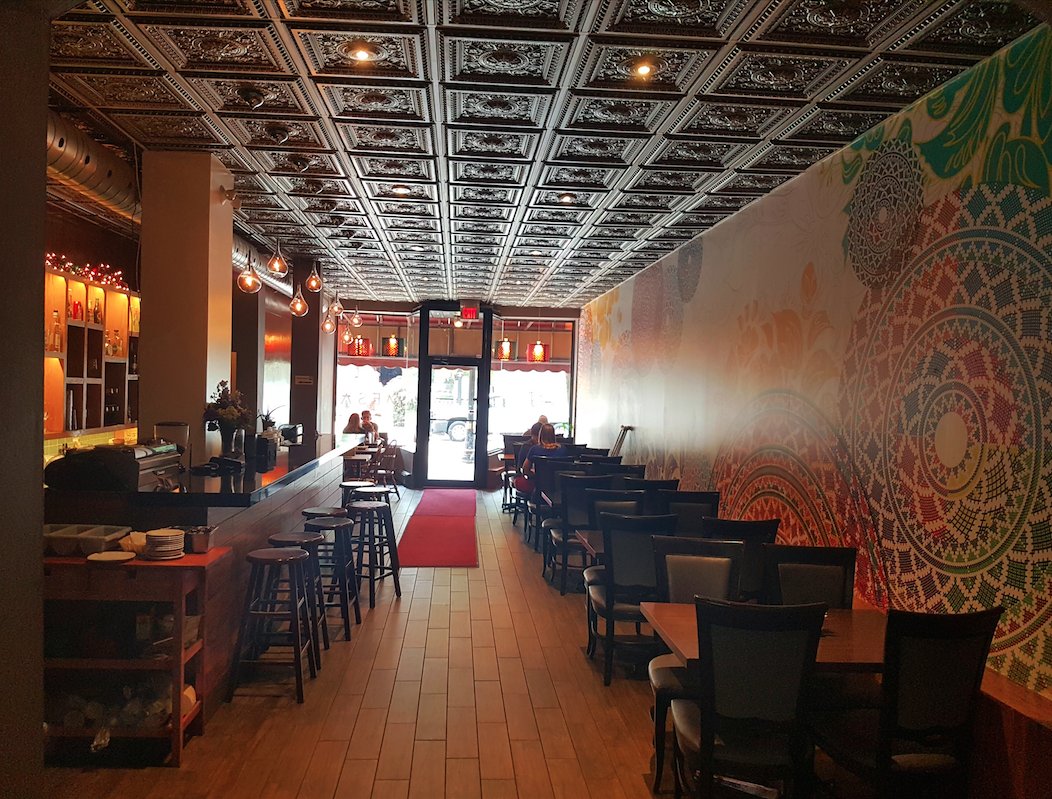 Looking to catch up with friends over the holidays? We would love to host! Our home is your home 😊 #HamOnt