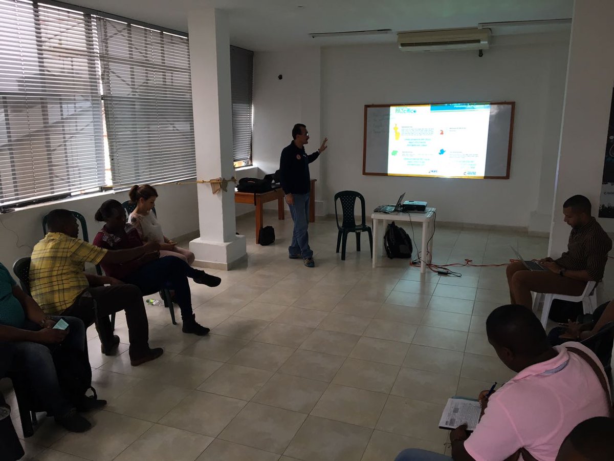 TSPazcifico's tweet photo. Líder de energía de la #EEjecutora @UNGRD del #PlanPazcifico socializa proyectos de energización para Chocó #EnergiaparalaPaz https://t.co/JsPUtPP6bJ