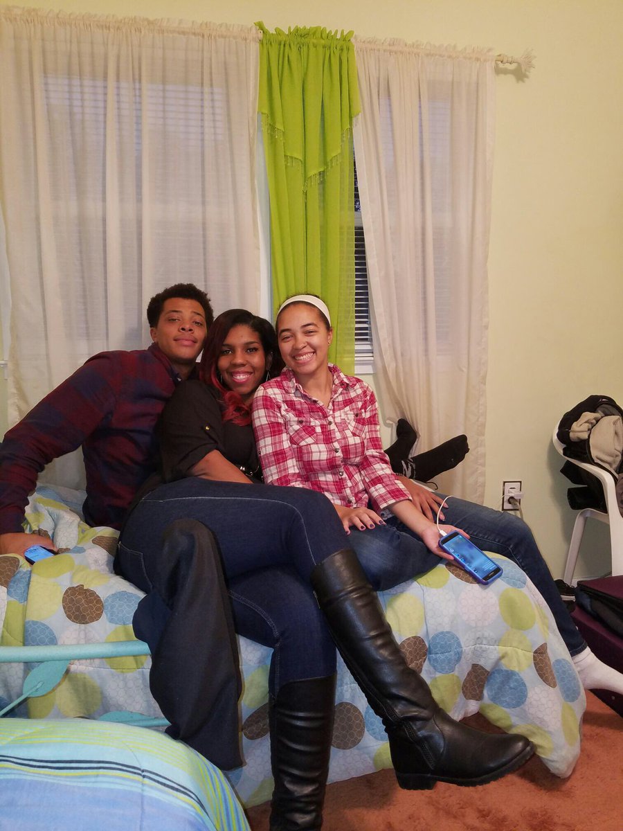 TJJPs's tweet photo. Me and my sisters #weforeign #foreign #sisters #family #thanksgiving https://t.co/oBsW6M30YG