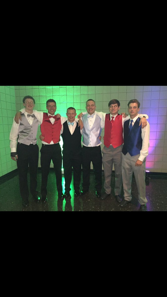ASlaughter0's tweet photo. Thankful for my brothas 💯🤘🏻 #CCRollTide @Alec_Winters1 https://t.co/sVqQW43p9w