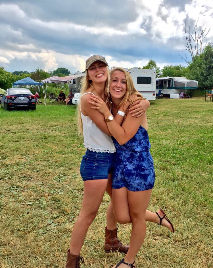 mir_bethin's tweet photo. Happy 22nd @bribartholomew! Thank you for all the help and pep talks this semester. Hope you had fun last night, love you!! 🍾❤️🎉 https://t.co/HMvy0e8OaK