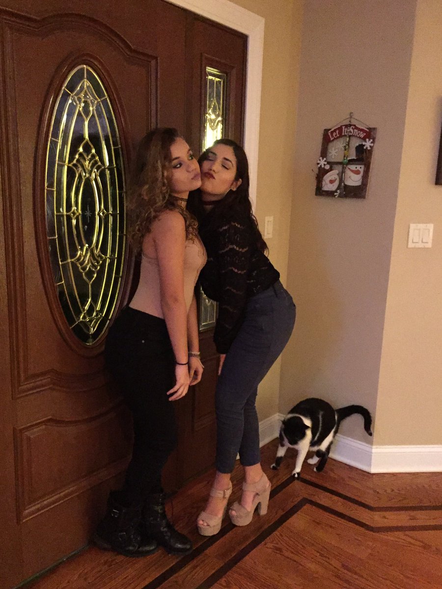 CristiANazario's tweet photo. Intentar tomar fotos para Thanksgiving 😂🙄 #notonpoint https://t.co/vTntWoTKbW