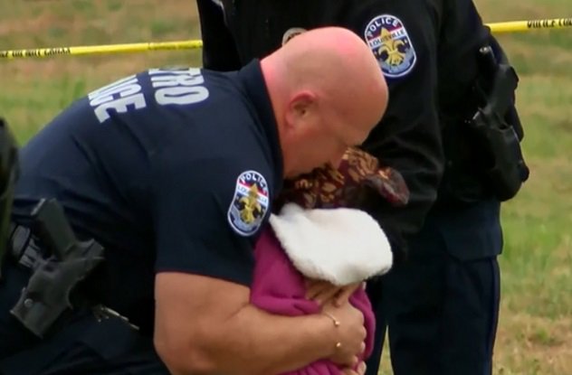 Kentucky football game shooting leaves 2 dead fw.to/EiaNHmg?utm_me… https://t.co/A0onrlxIIr