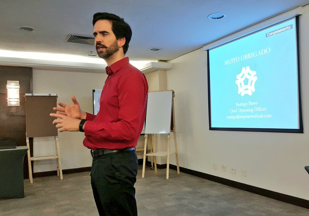 ricalauri's tweet image. Hj é dia de falar de investimentos em negócios sociais, com Rodrigo Bravo, da Imperative Fund, que veio de Nova Iorque, especialmente p/isso