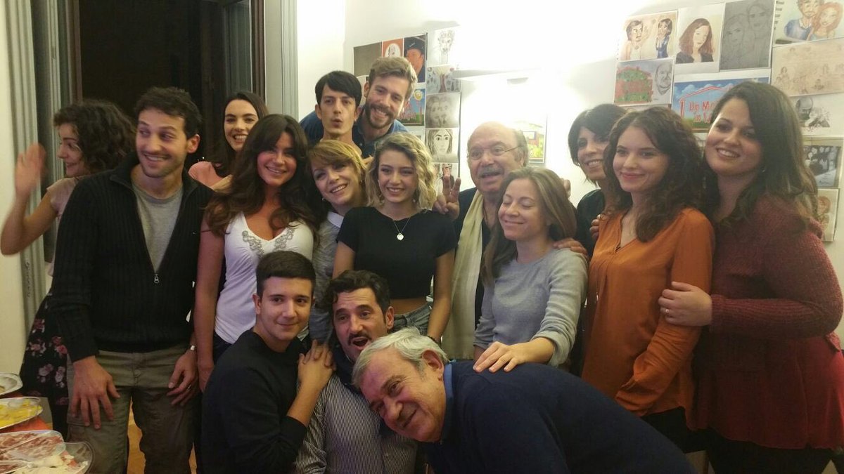 lovelodovicaita's tweet photo. GRAZIE❤ Ma io ora come faccio senza di voi!?😔😢❤ #Medico10 @santini_leo @FlavioParenti https://t.co/wcgLmwJPJz