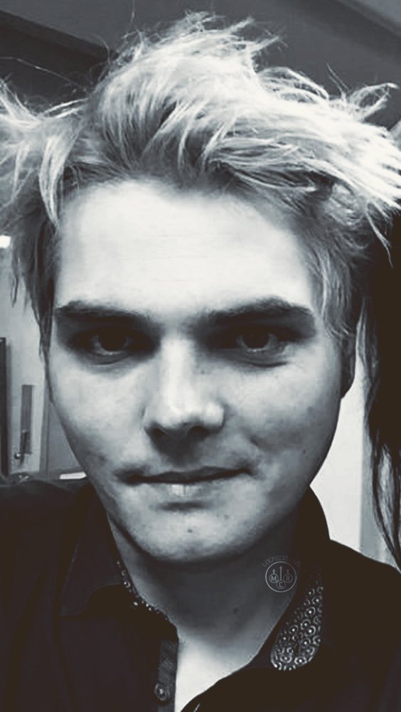 mcrlockscreen's tweet image. ⌇ Gerard Way 
⌇ Color | B&amp;amp;W
⌇ RT if you save