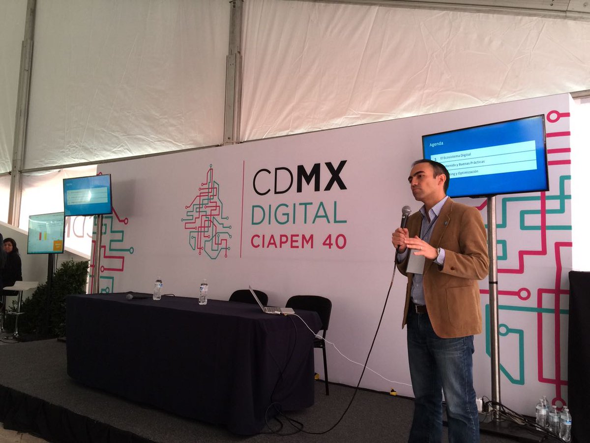 CDMXDigital_'s tweet photo. Diego Bassante en #CIAPEM40 #CDMXDigital con una plática de "Facebook para Política y Gobierno" https://t.co/qGLXqk8ezR