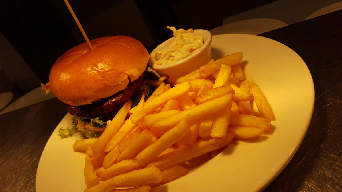 TheWellingtonDF's tweet photo. 👨: What do you want to eat?
👩I don't know, what do you want to eat?
👨I don't know, something nice..." https://t.co/1nfSiD6y6W
