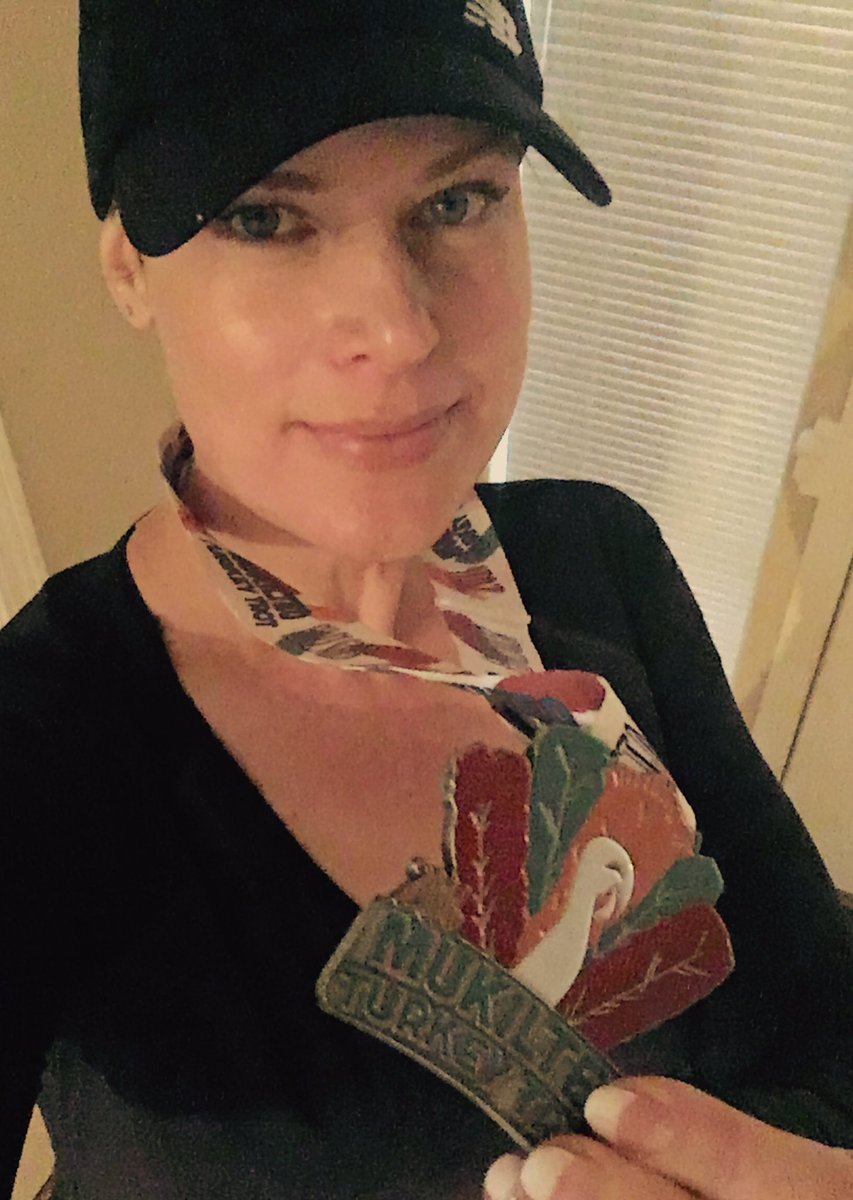 NelsonAprnelson's tweet photo. Great way to start Thanksgiving morning!  #gratefultorun 🙏😊☀️🎈 https://t.co/JdC53q1Hg7