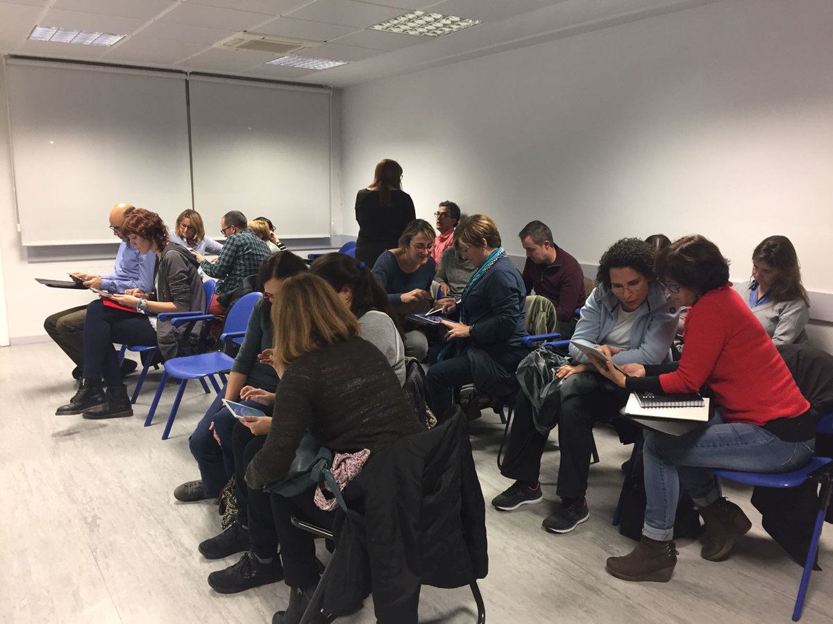 consorciedubcn's tweet photo. El treball al núvol i les possibilitats educatives de les tauletes, aquesta tarda als tallers de la #tardortic al @CrpEixample https://t.co/Rv7QblzfFd
