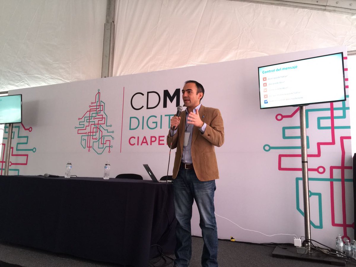 CDMXDigital_'s tweet photo. Diego Bassante en #CIAPEM40 #CDMXDigital con una plática de "Facebook para Política y Gobierno" https://t.co/qGLXqk8ezR
