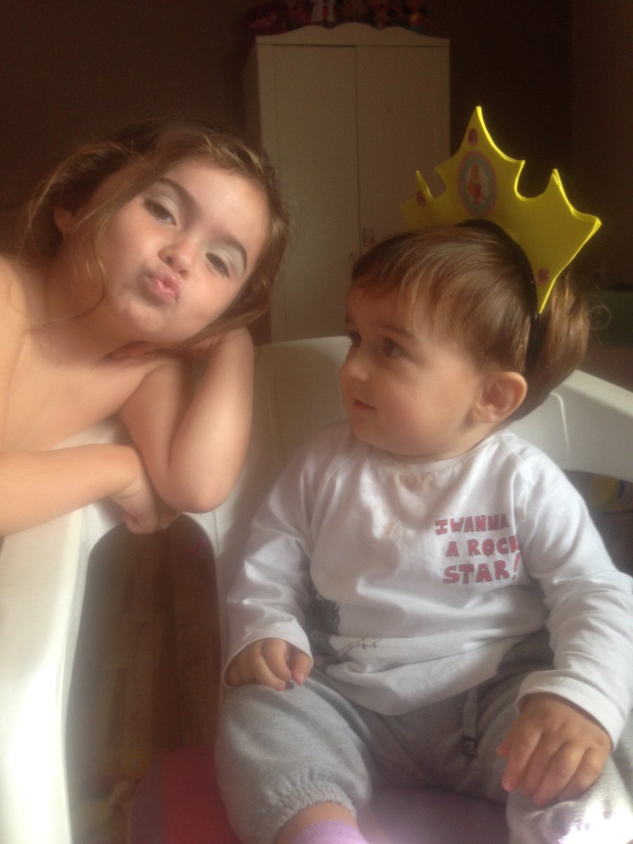 suso_judith's tweet photo. Os amo https://t.co/2lASSjSHF8