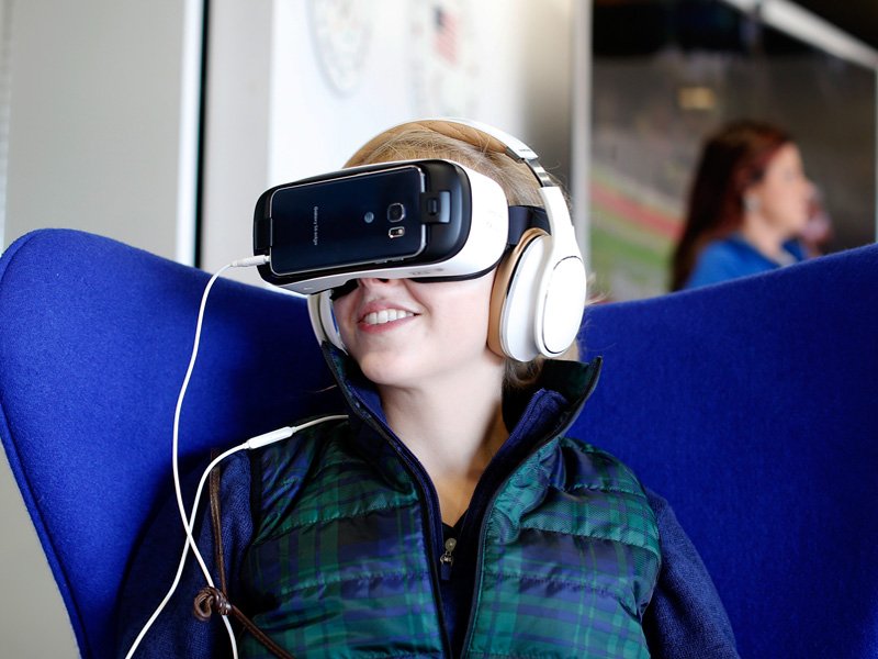 qmr_shop's tweet photo. Go the full 360 and Experience the un-thinkable with #Samsung Gear VR Glasses SM-R322 #virtualheadset by Oculus white. #virtualreality https://t.co/ddCKo9GBOz