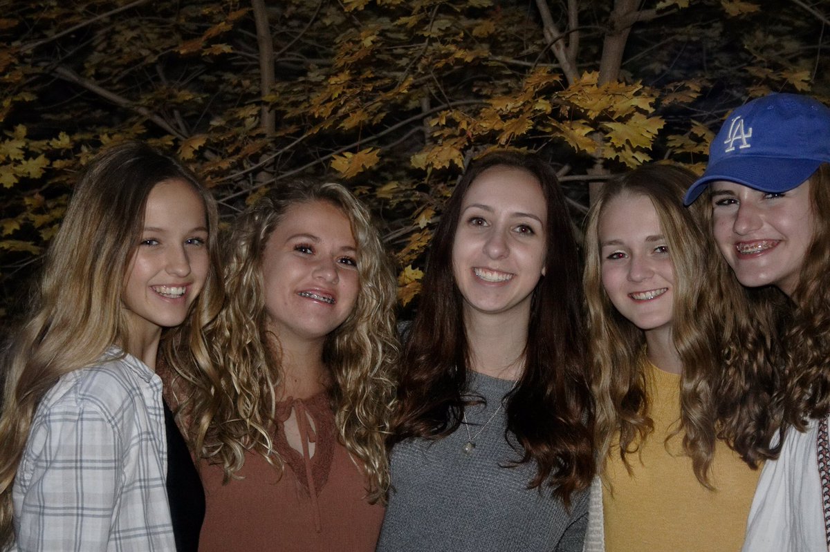 hope__ray's tweet photo. grateful for my cute friends https://t.co/Um7n4vzpVy