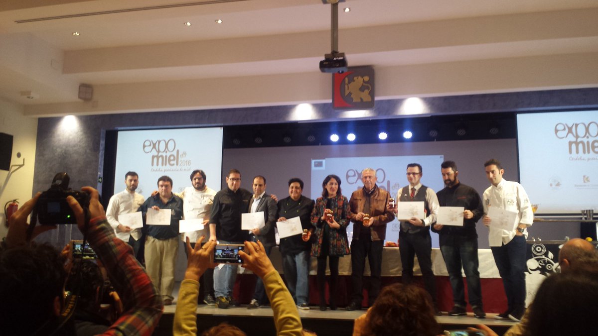 Recetas_lola's tweet photo. #expomiel16 #embajadoresmiel @CozarMiriam @LASALMORETECA @marquezdiazraul @Fraskele @Chefantoniolope @blancoenea @JoseRoldan_T @pecargastro https://t.co/sJezvsE6Vv